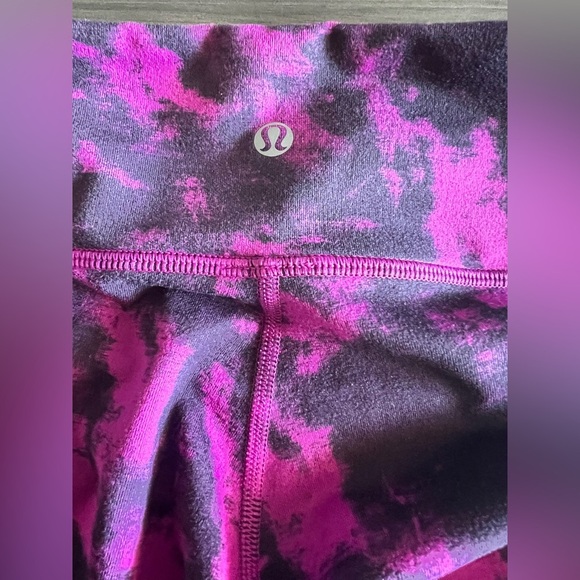 Lululemon size 4 workout capri leggings pinkish purple  camo print. A358 - Picture 3 of 4